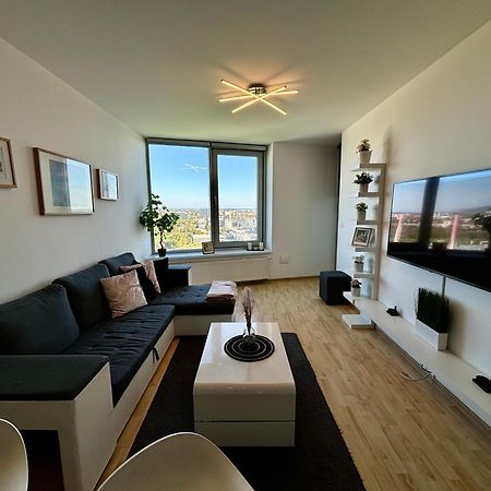 Three Towers With Beautiful View And Parking! Apartamento Bratislava Exterior foto